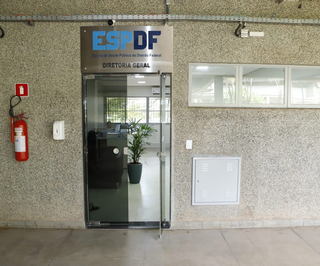 Escola de Saúde Pública do DF recebe apoio federal para ampliar cursos e residências