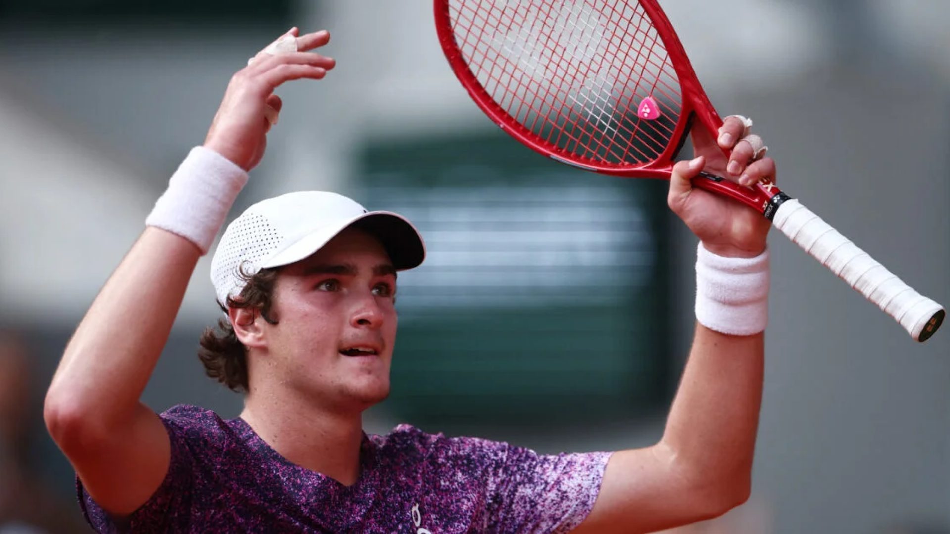 João Fonseca elimina Djokovic em Roland Garros com vitória épica de virada em 5 sets