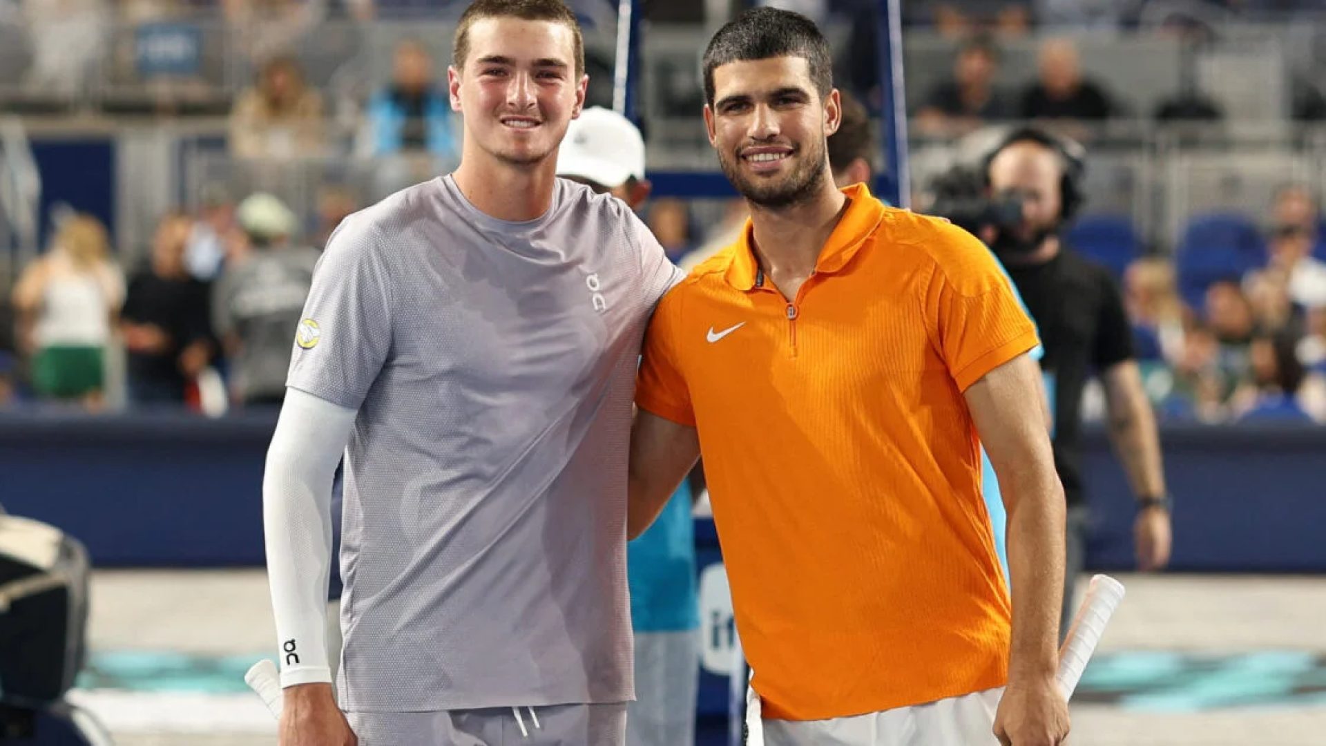 Fonseca encanta torcida, mas Alcaraz confirma favoritismo e vence duelo em Miami