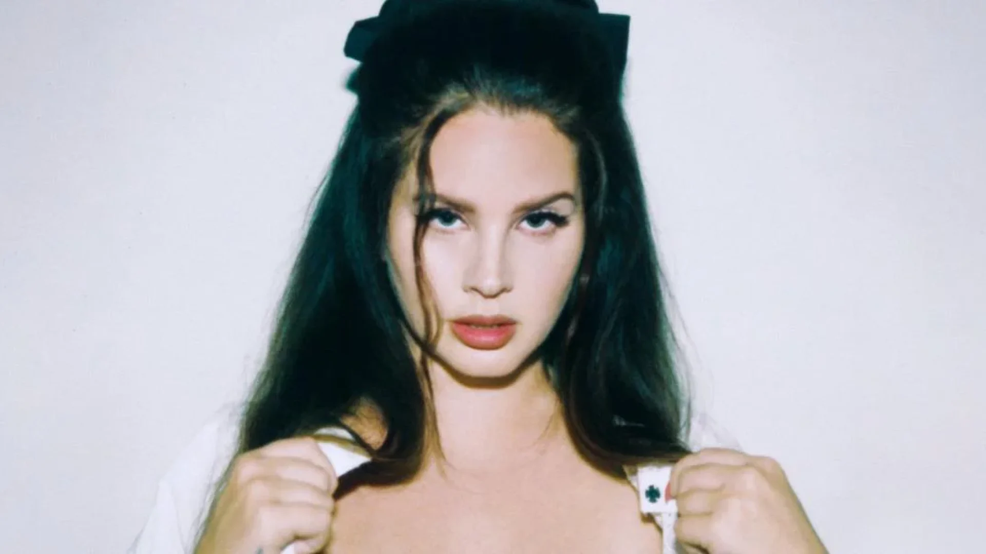 Lana Del Rey divulga música de game de James Bond, ‘007 First Light’