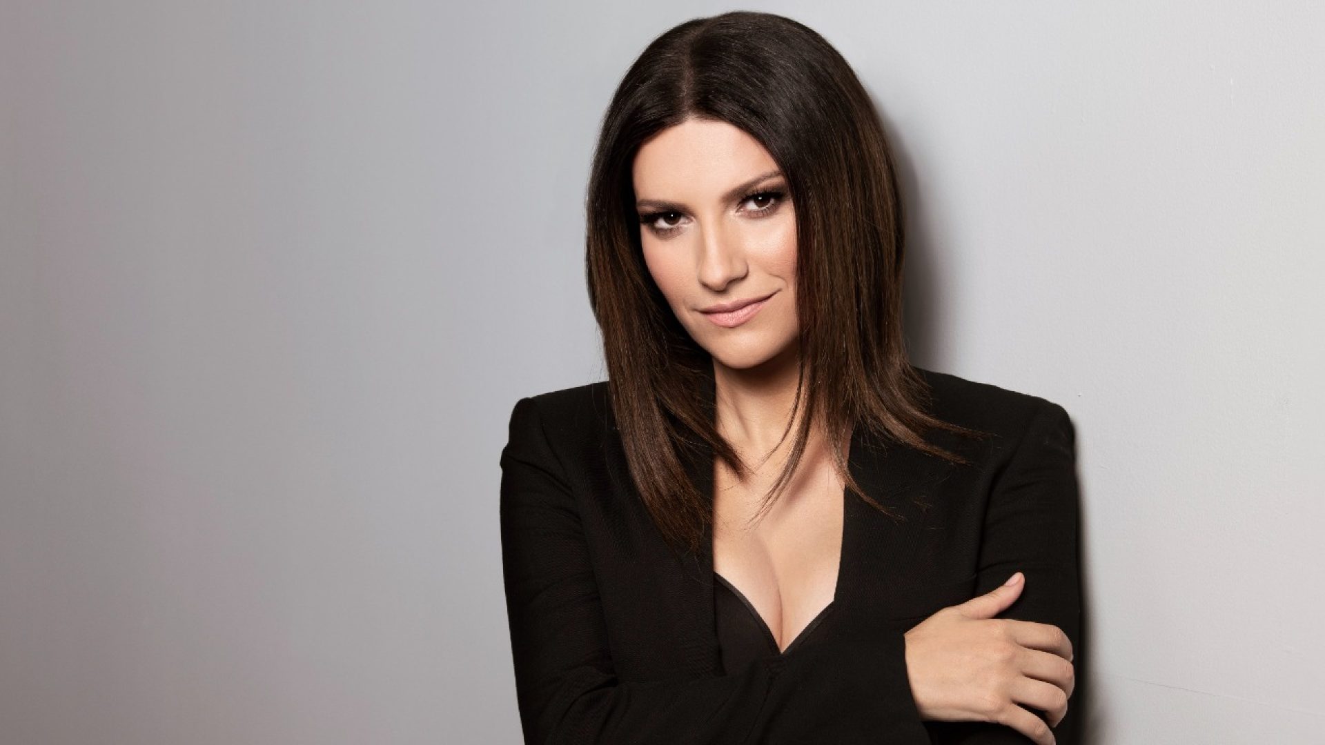 A música é tema de "Laura Pausini - Piacere di Conoscerti", filme original da Amazon Prime, que será liberado em breve