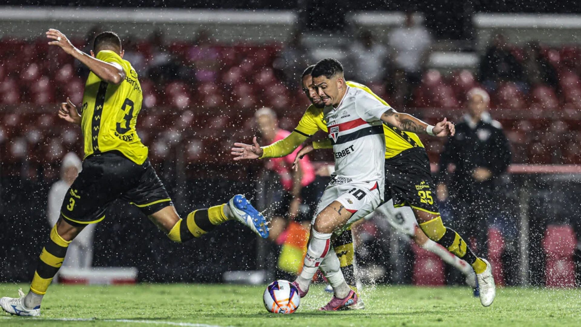 São Paulo ganha vida com Luciano, bate São Bernardo e vence a primeira pelo Paulistão