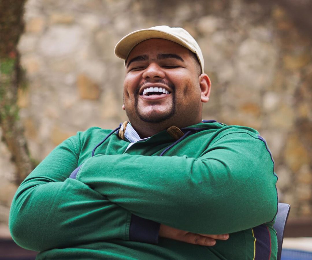 Não quero que tenham dó, diz MC Leozinho ZS, primeiro deficiente visual a liderar o Spotify Brasil
