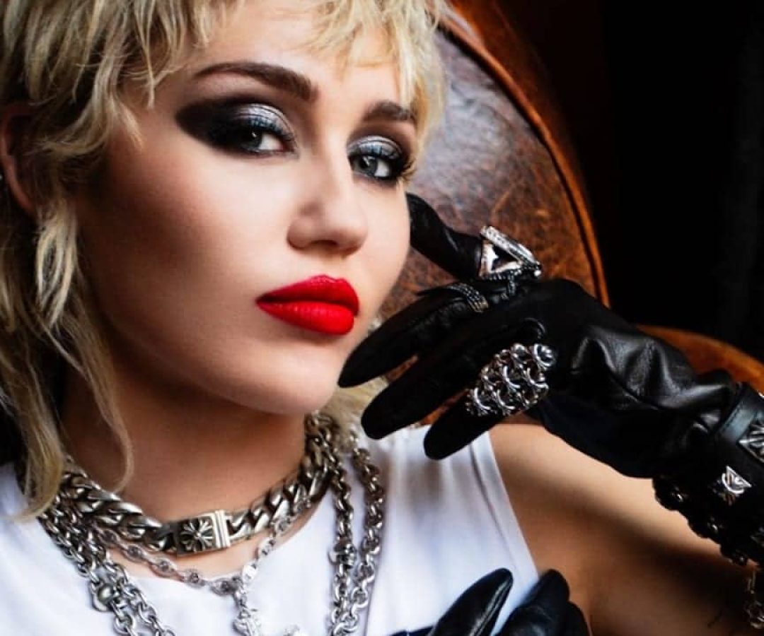 Miley Cyrus anuncia décimo álbum inspirado no amor romântico e no próprio