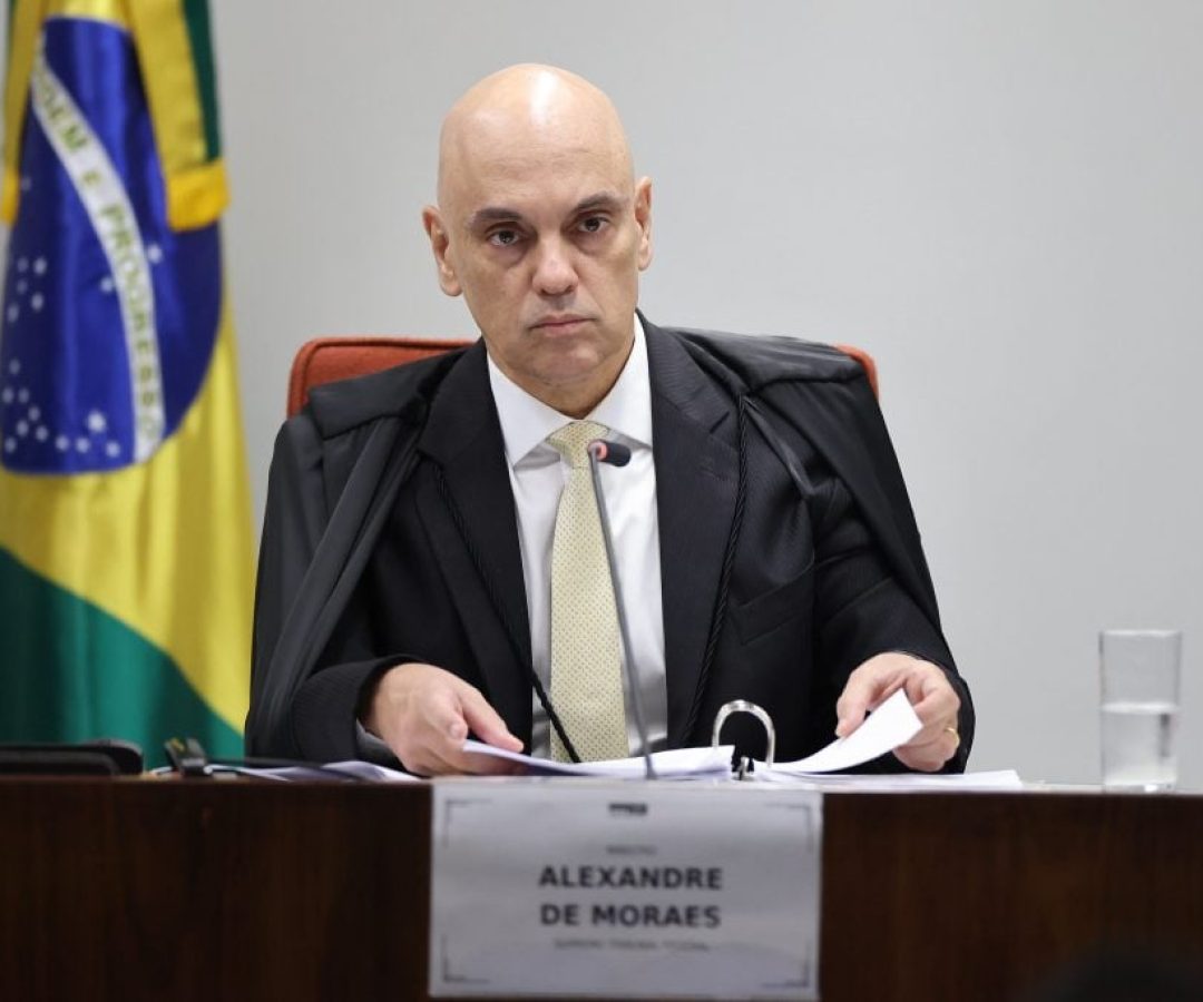 Moraes libera visita de aliados a Jair Bolsonaro que cumpre prisão domiciliar