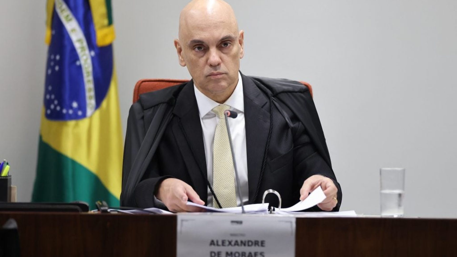 Moraes libera visita de aliados a Jair Bolsonaro que cumpre prisão domiciliar