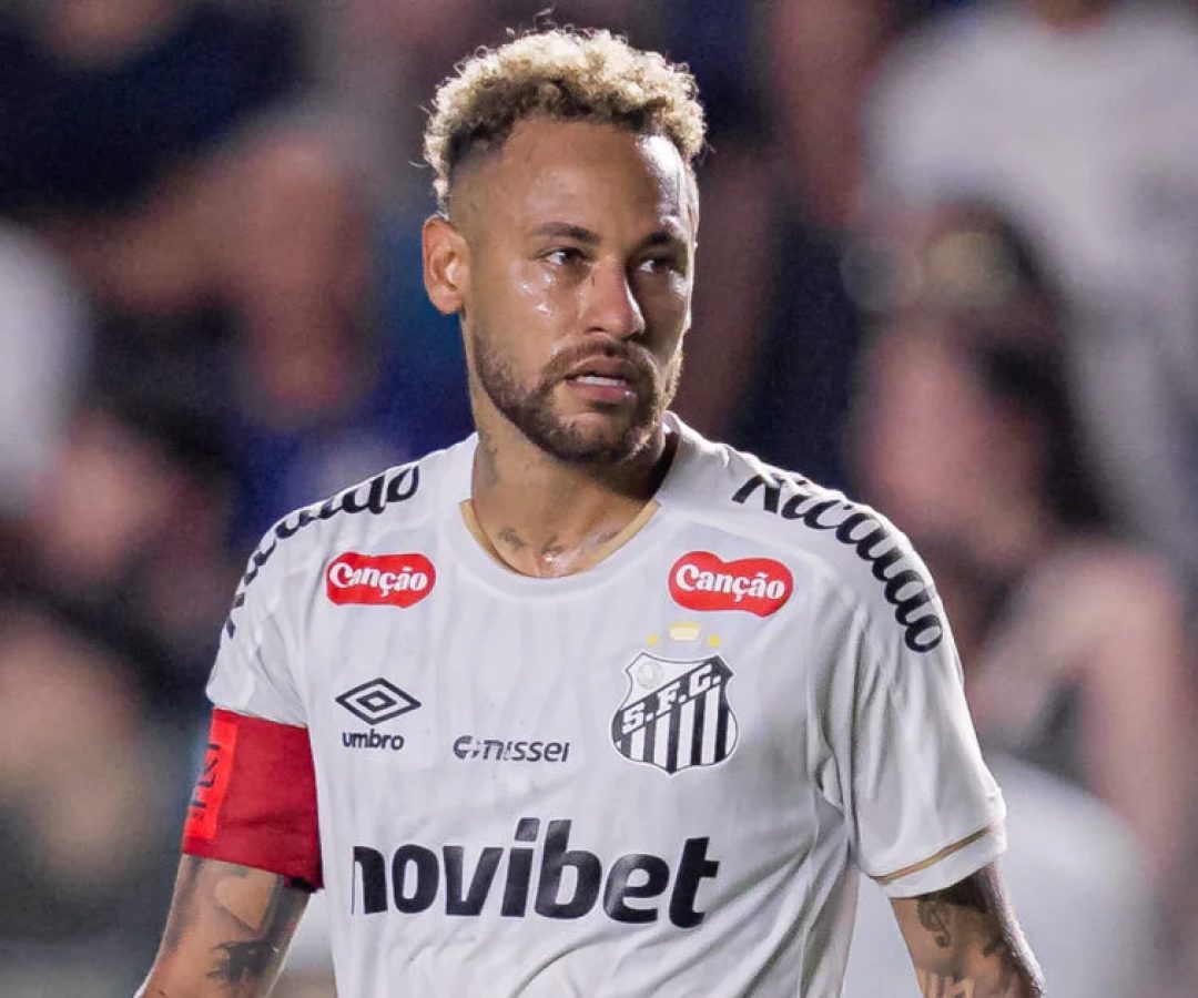 Em entrevista coletiva, Cuca anuncia ausência de Neymar contra o Bahia