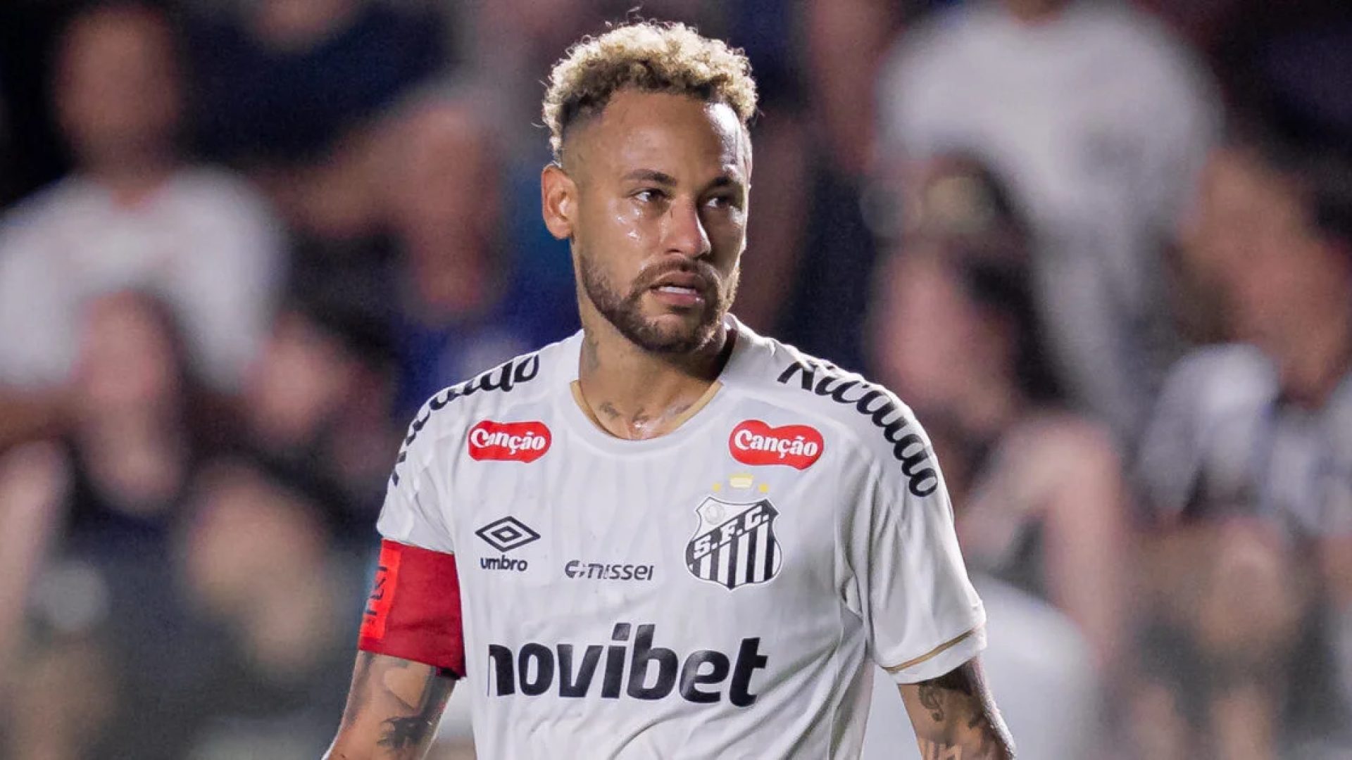 Em entrevista coletiva, Cuca anuncia ausência de Neymar contra o Bahia