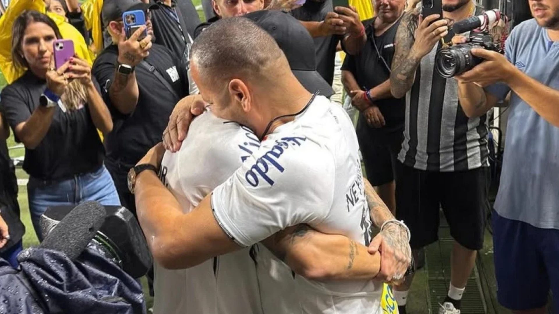 Pai de Neymar compra marca de Pelé em negócio milionário, diz site