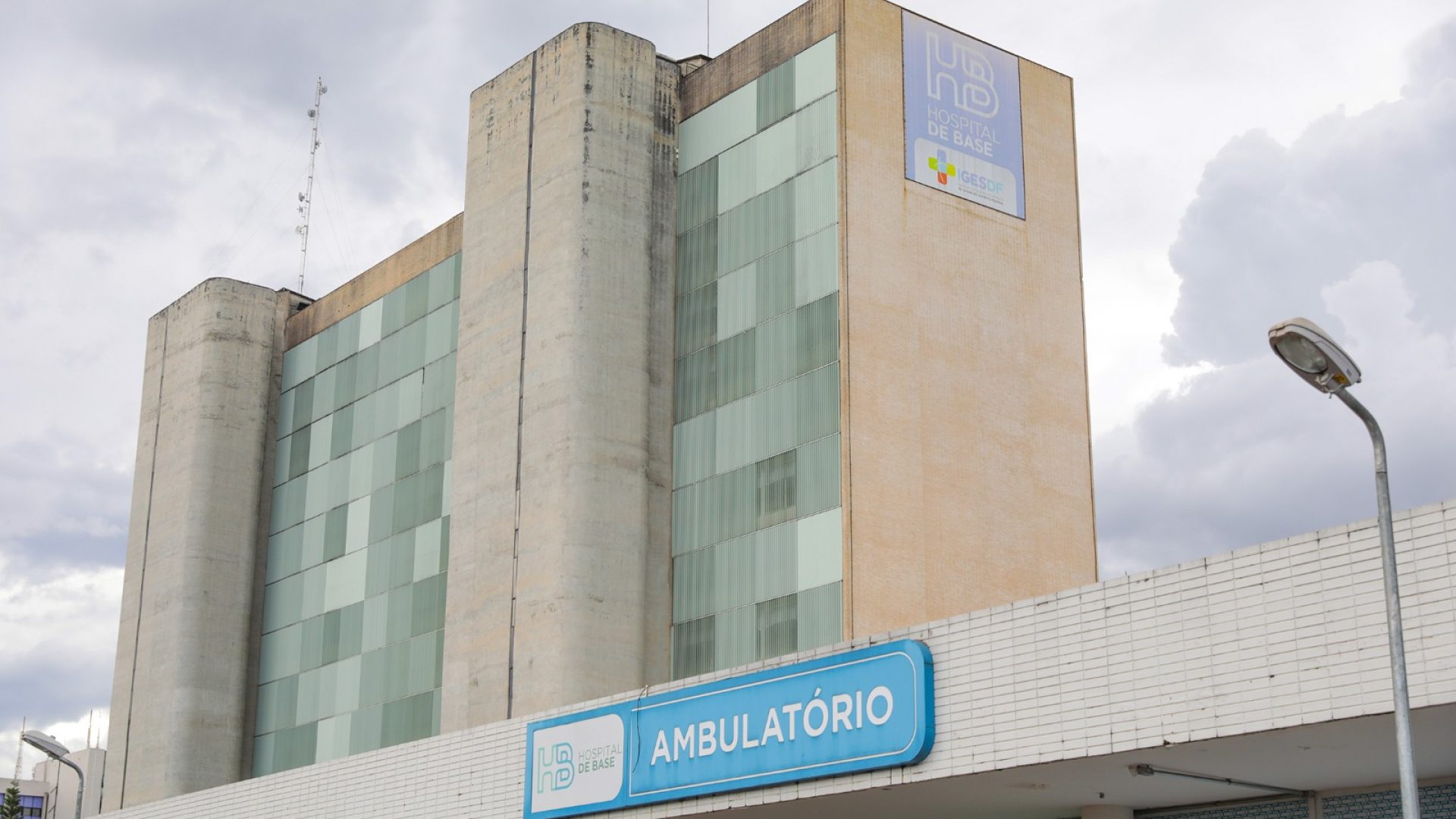 Hospital de Base forma 13 residentes em urgência, emergência e oncologia
