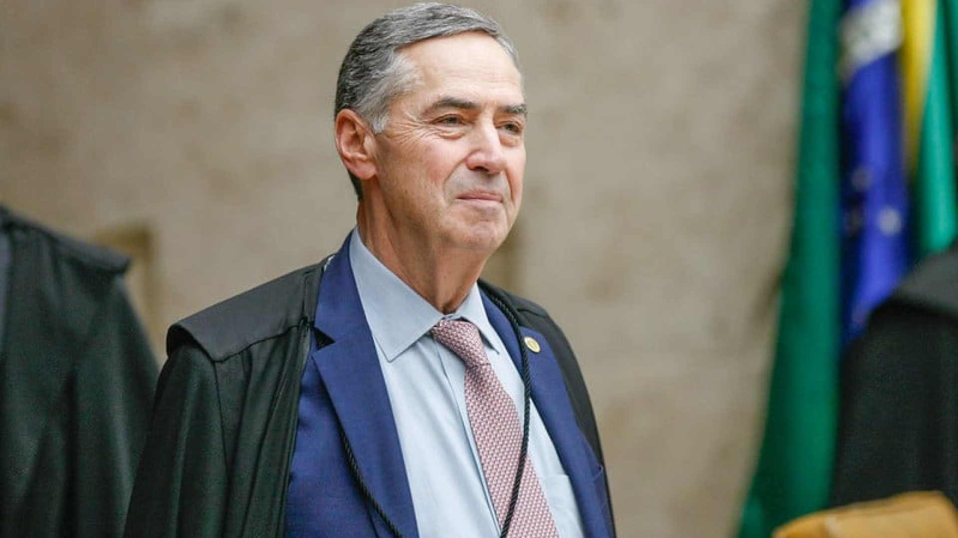 Luís Roberto Barroso anuncia aposentadoria do STF