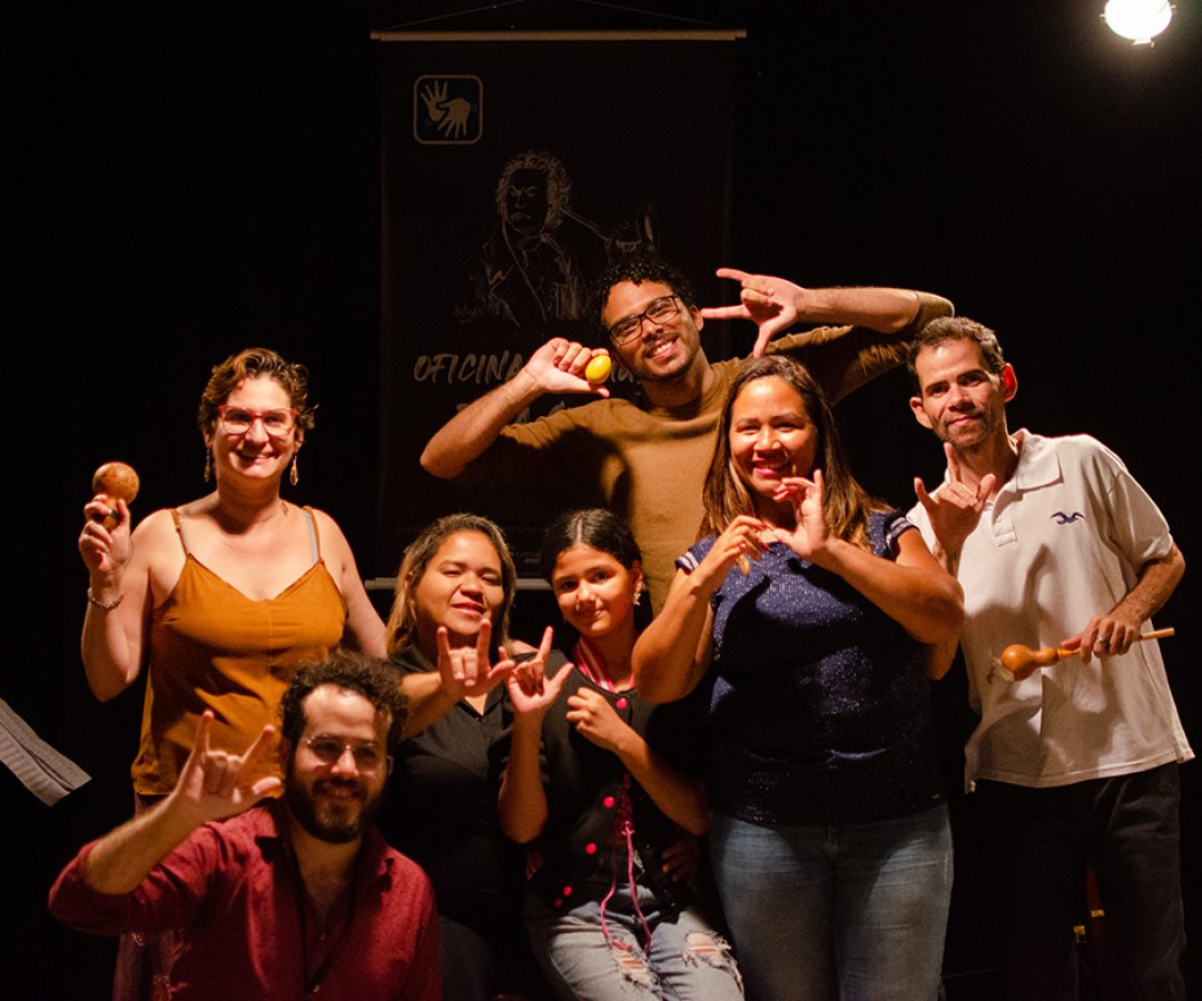 Oficina gratuita de música para surdos abre inscrições no DF