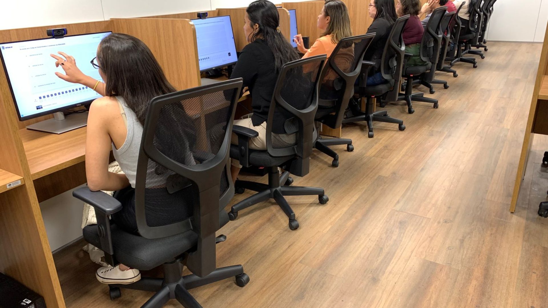 Detran-DF aplica mais de 3 mil exames teóricos para nova CNH