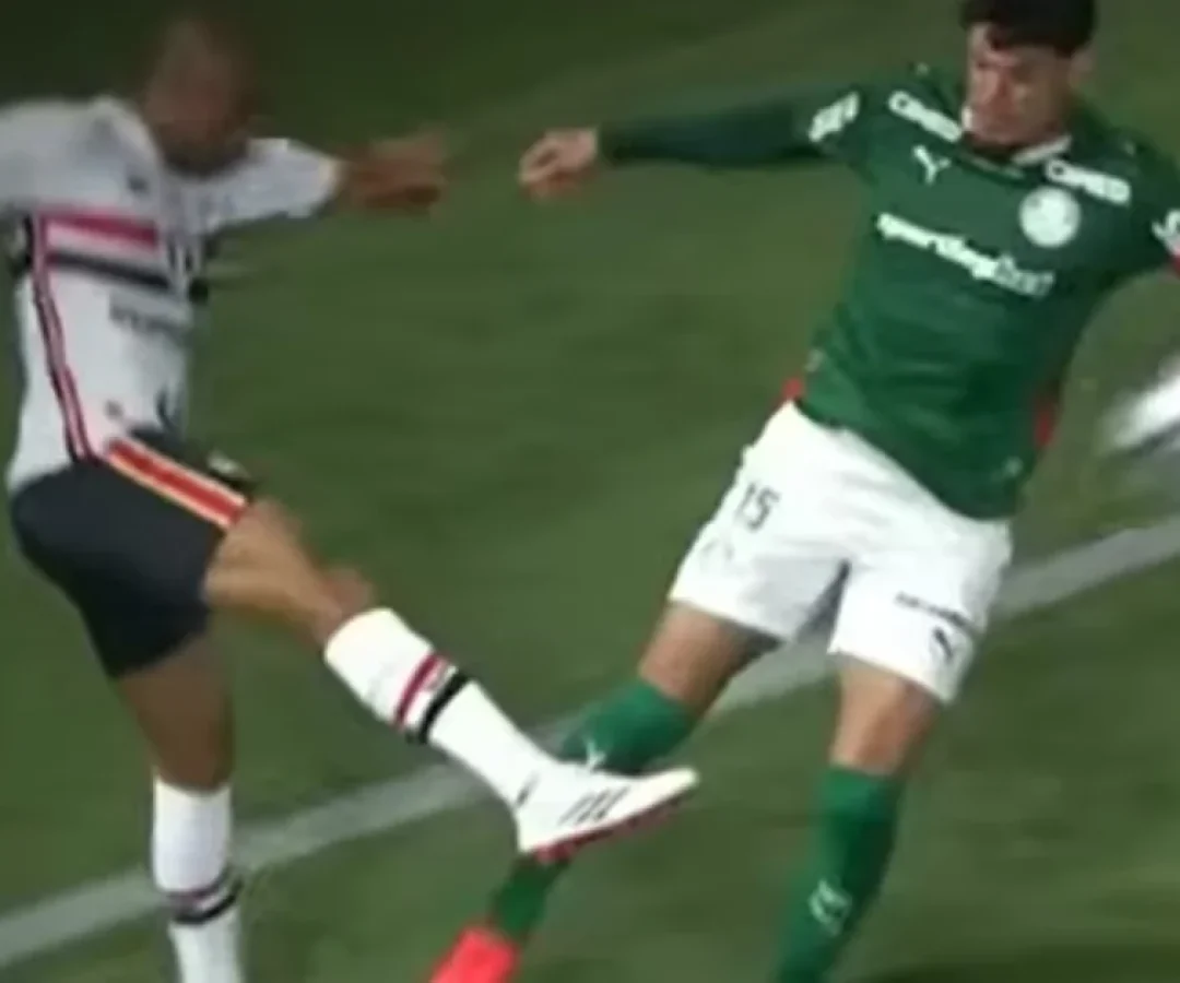 Presidente da FPF apoia decisão da arbitragem em lance polêmico no Choque-Rei