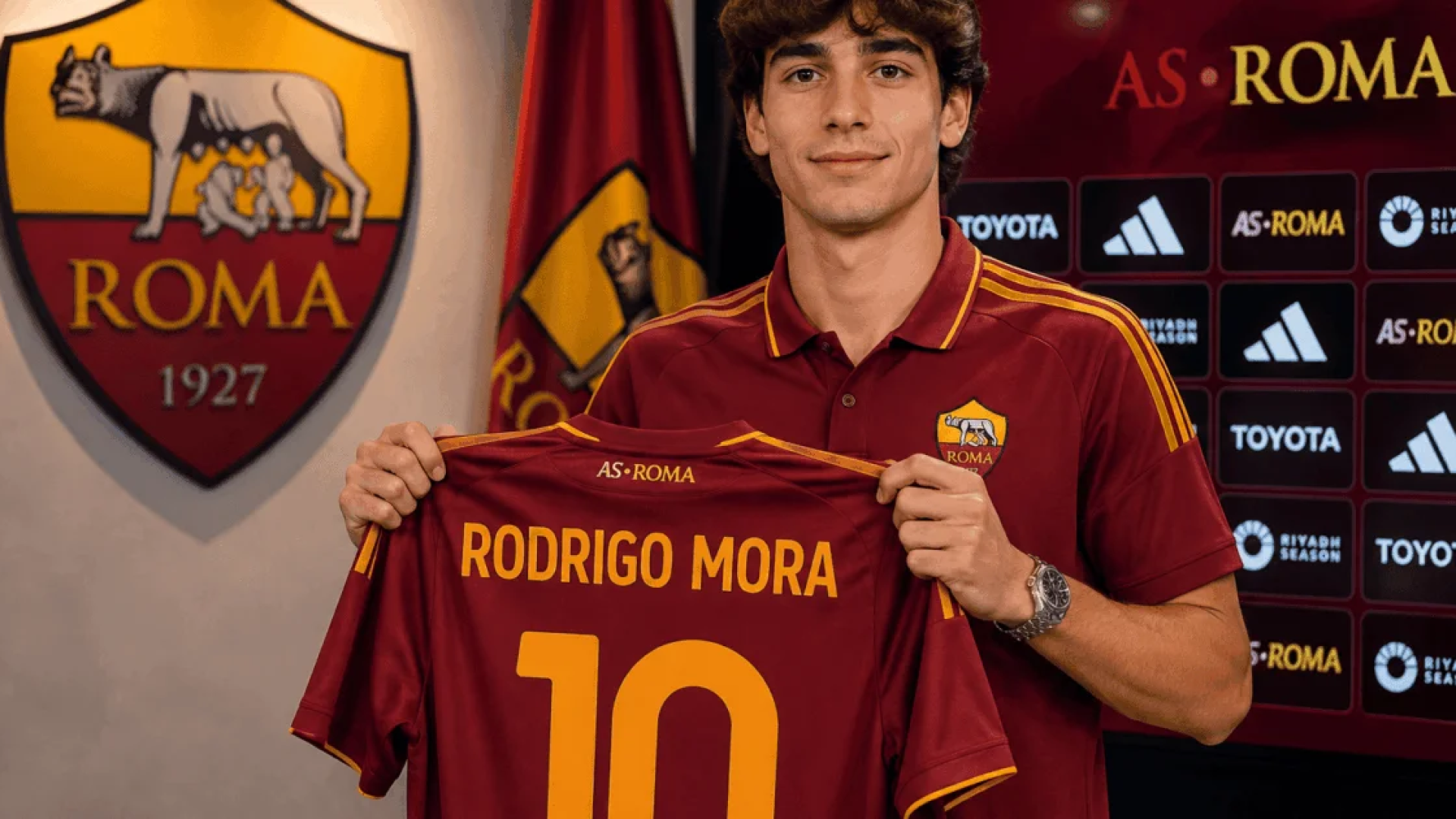 Roma contrata Rodrigo Mora, meia do Porto, por 25 milhões de euros
