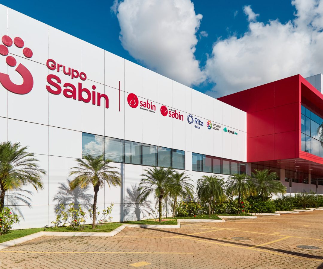 Paciente é condenada a pagar R$ 5 mil por agredir atendente com urina em laboratório