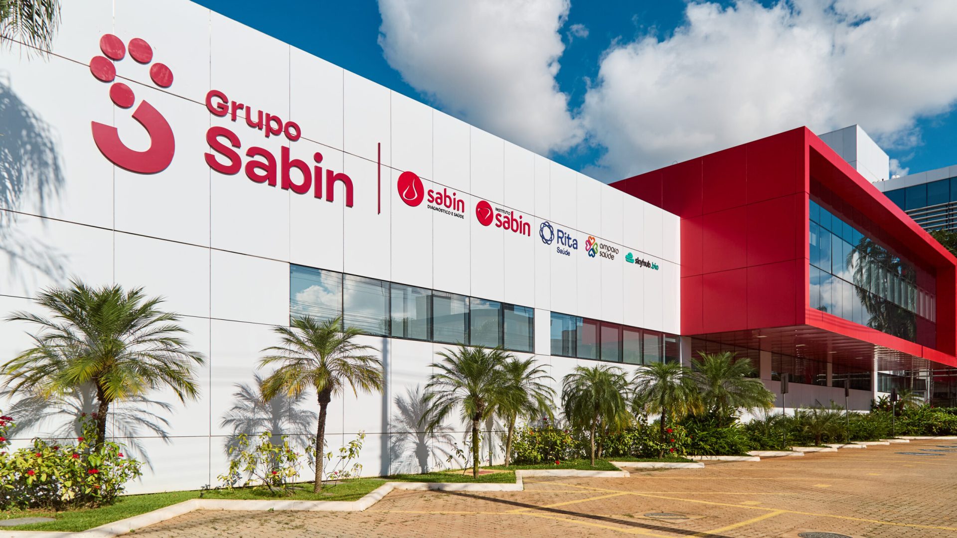 Paciente é condenada a pagar R$ 5 mil por agredir atendente com urina em laboratório