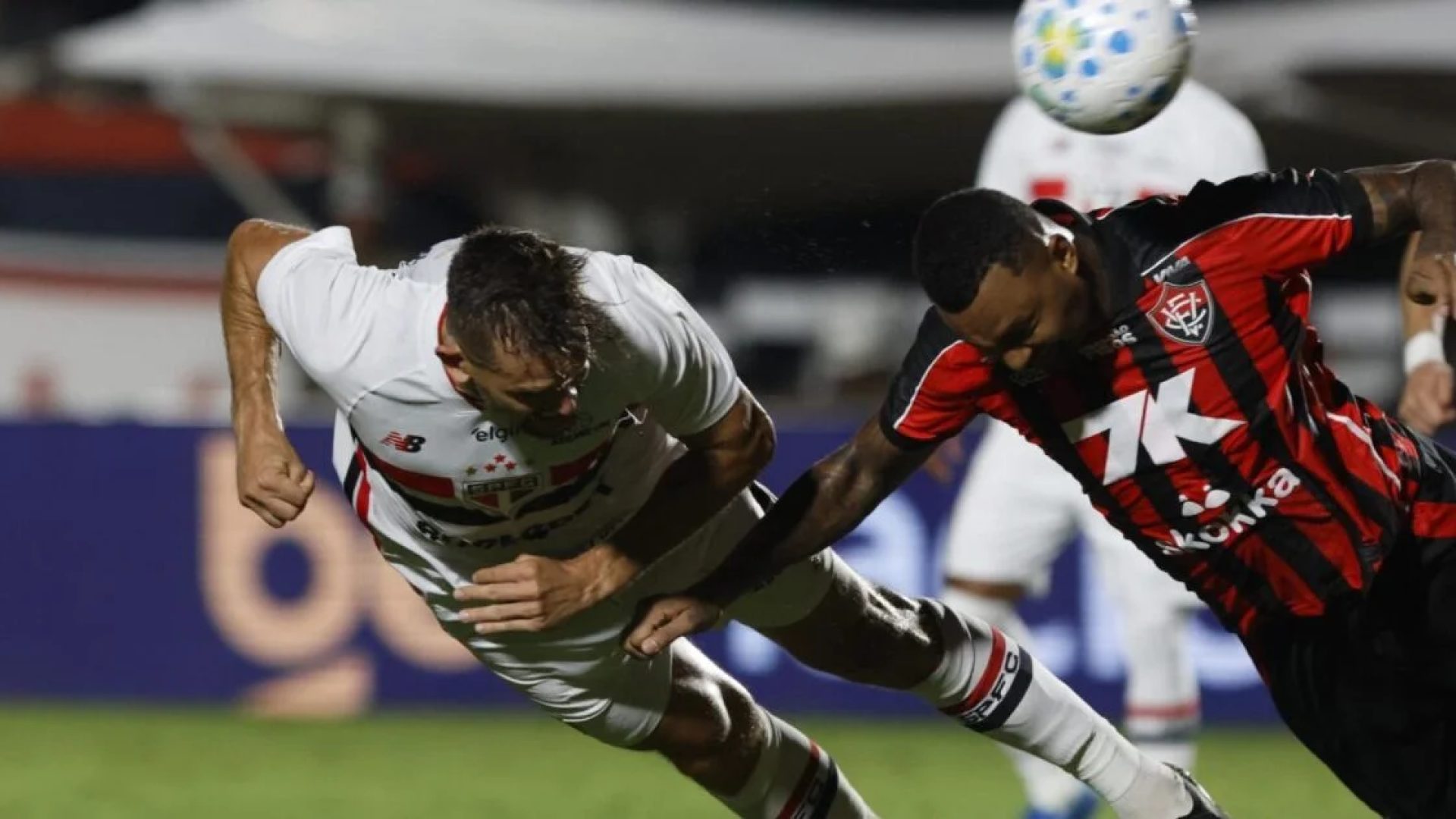 São Paulo perde para o Vitória no Brasileirão e freia sequência invicta
