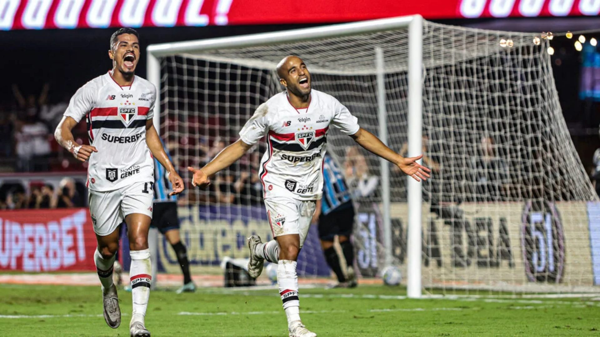 São Paulo supera o Grêmio no MorumBis, e vira líder provisório do Brasileirão