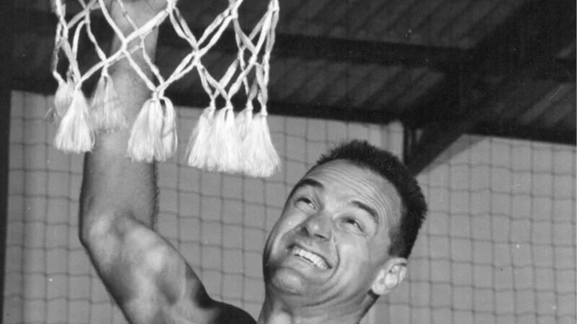 Clubes brasileiros prestam homenagens a Oscar Schmidt