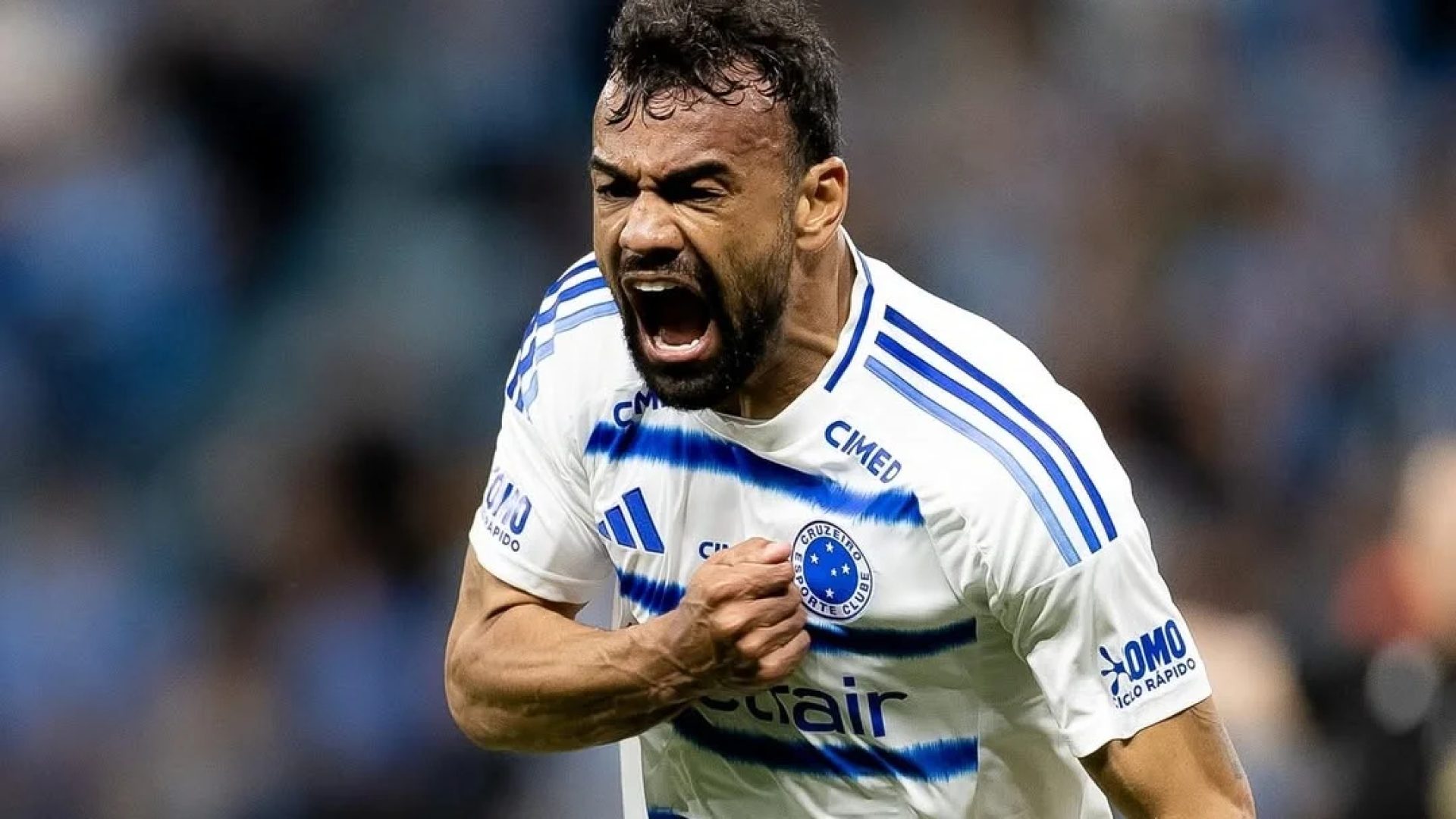 Cruzeiro vence a segunda seguida, derrota o Grêmio e segue na perseguição dos líderes