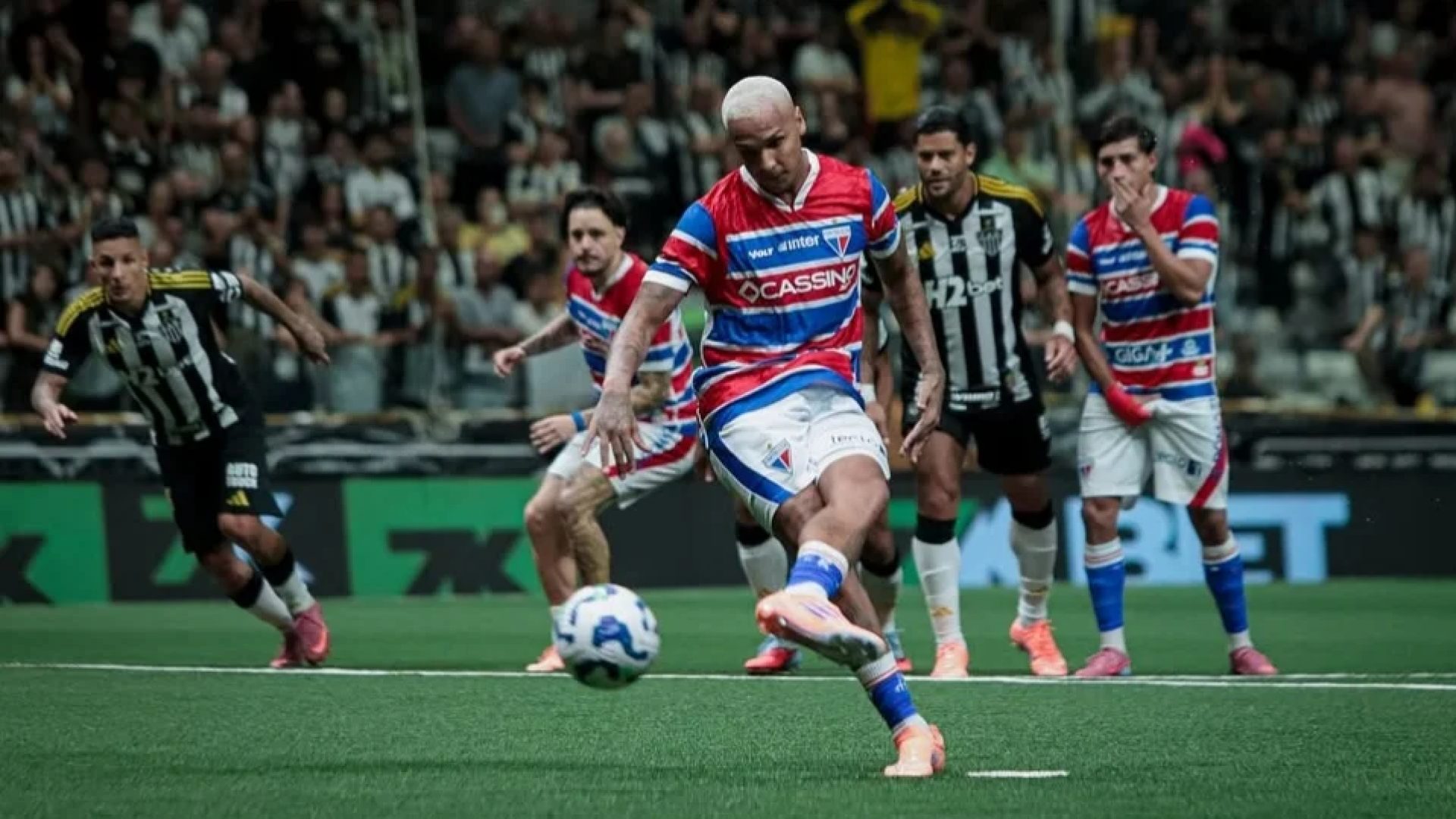 Fortaleza empata no fim e ‘estraga’ festa do Atlético-MG para Hulk