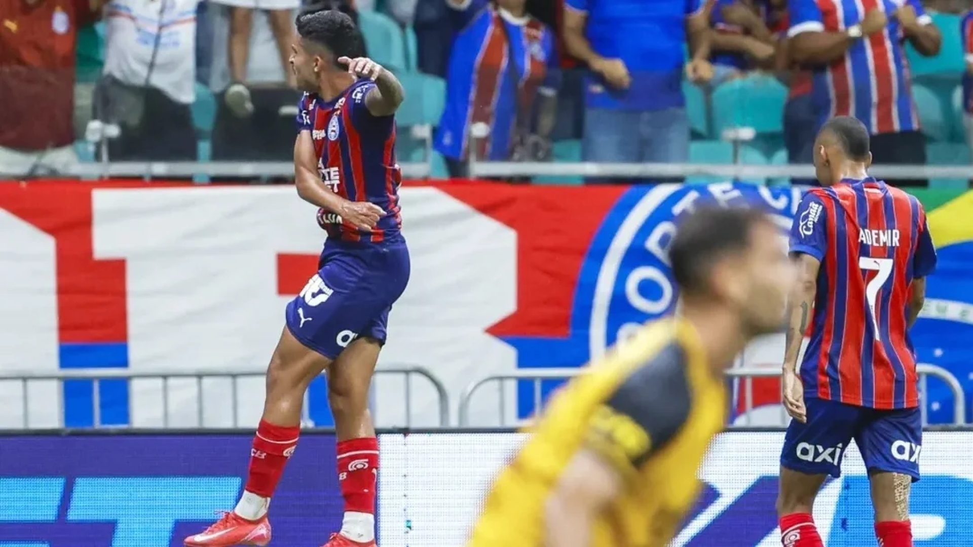 Bahia passa fácil pelo rebaixado Sport e segue na briga pela vaga à Libertadores