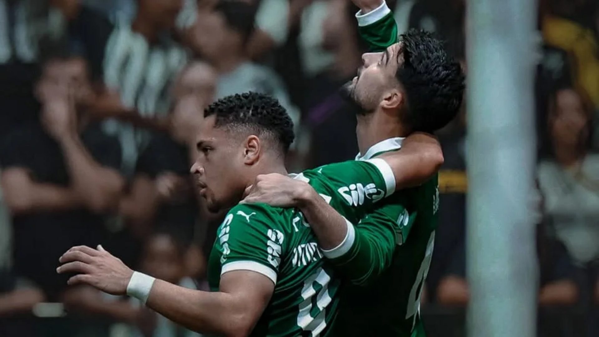 Palmeiras faz 3 a 0 no Atlético, mas reage tarde no Brasileirão e vê Fla ser campeão