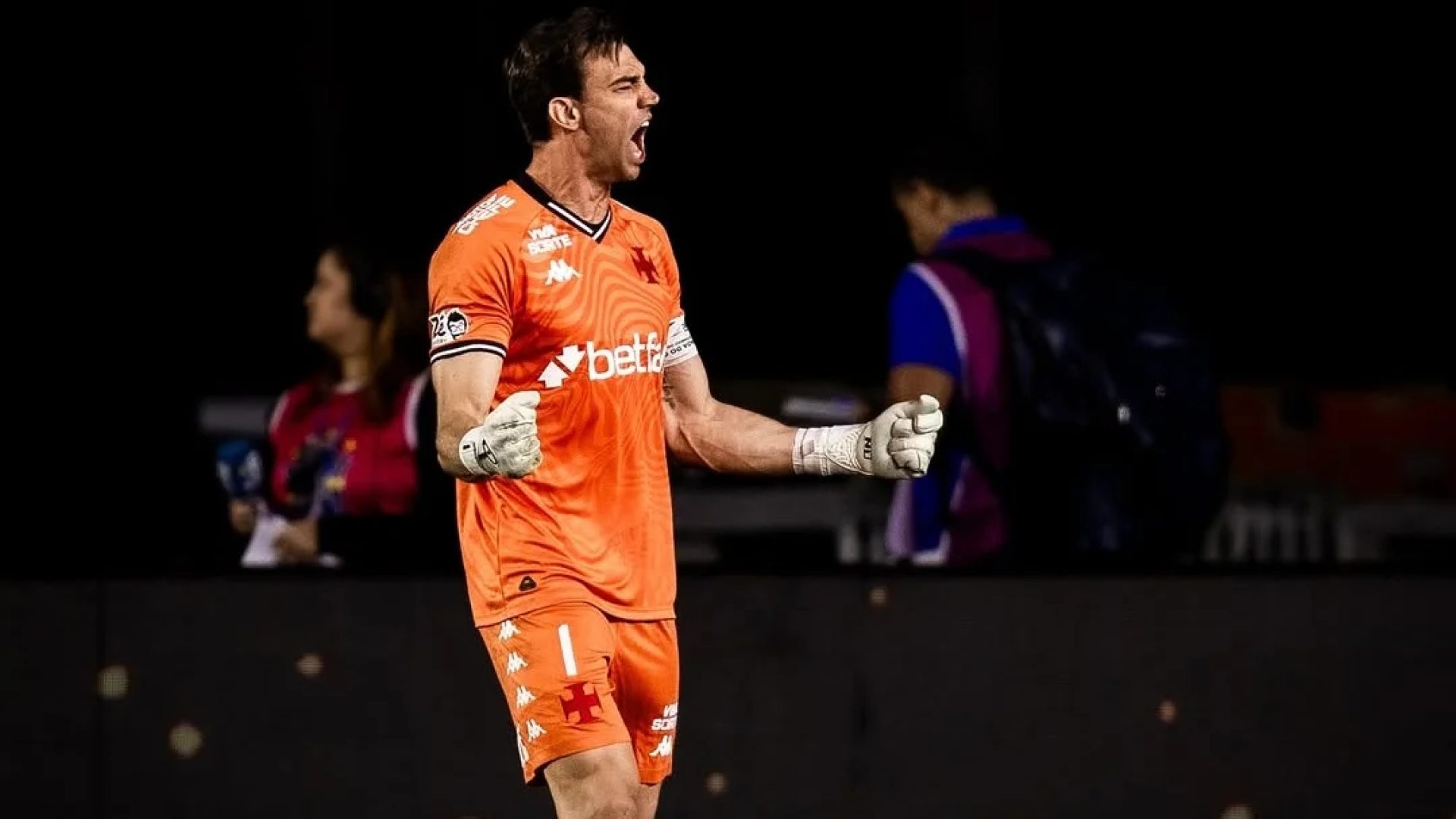 Vasco elimina o Fluminense nos pênaltis e encara o Corinthians na final