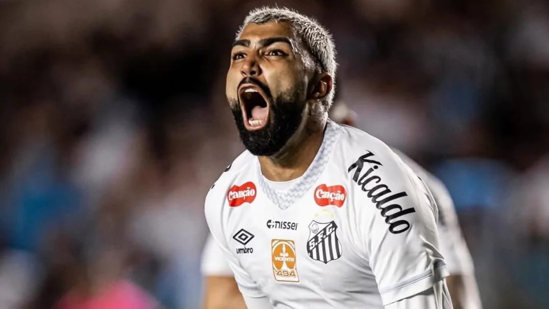 Corinthians fica confortável com vantagem magra e vê Gabigol salvar Santos com empate
