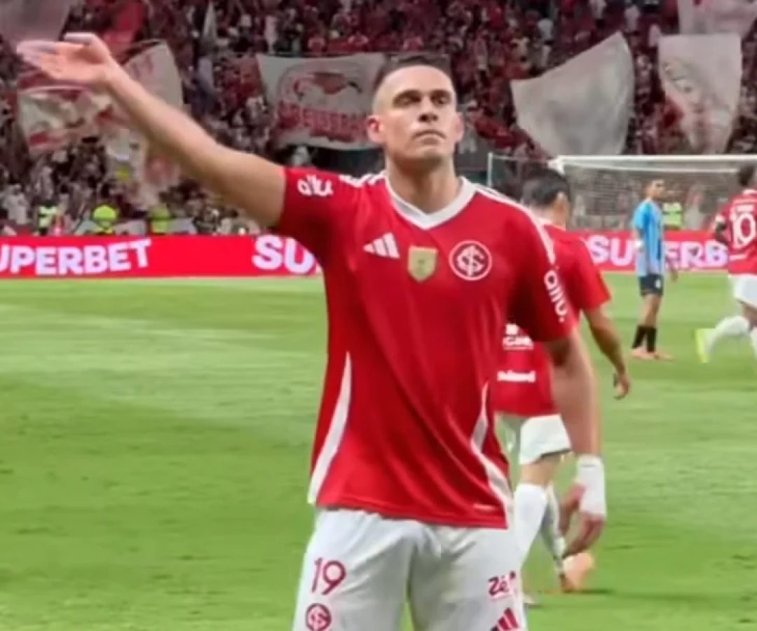 Internacional faz três gols em oito minutos e bate o Grêmio por 4 a 2 no Gauchão