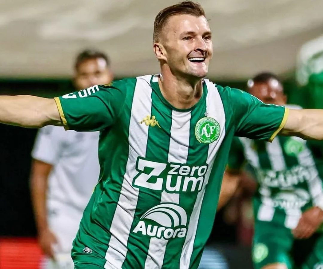 Santos leva 3 gols em 17 minutos e perde da Chapecoense no Brasileirão