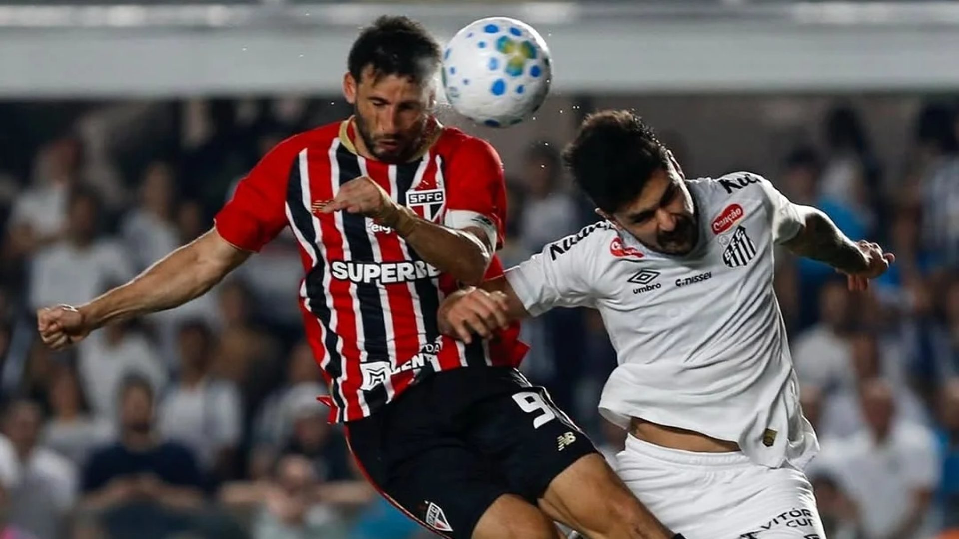 Crespo muda o jogo, São Paulo busca empate pelo Brasileirão e amplia crise no Santos