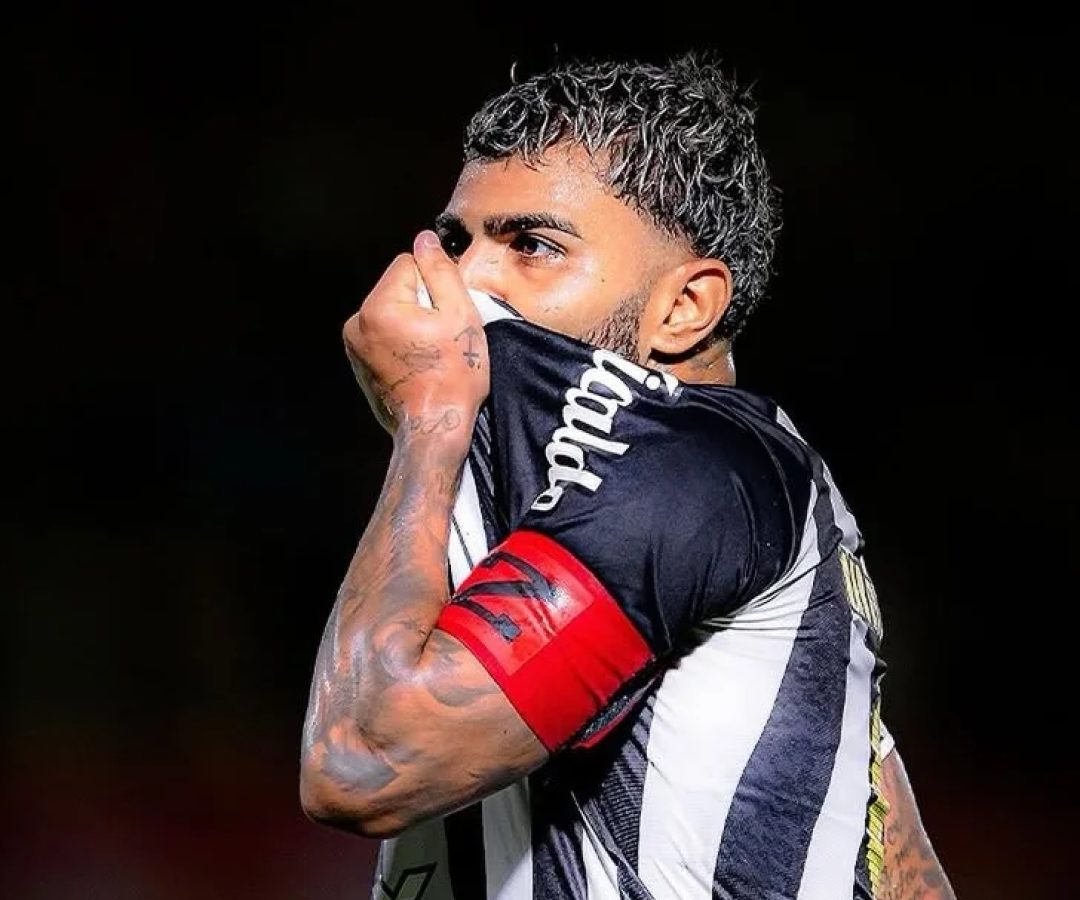 Sem Neymar em campo, Ancelotti vê Gabriel Barbosa fazer 2 gols no empate do Santos