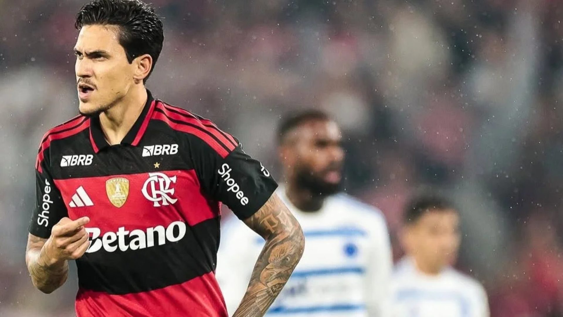 Flamengo bate Cruzeiro pelo Brasileirão em noite de reencontros no Maracanã