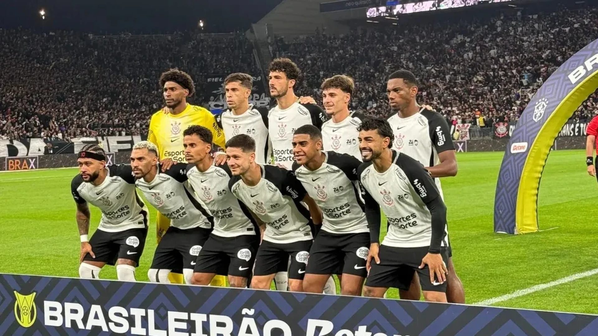 Corinthians é nulo no ataque, decepciona em Itaquera e perde para o Coritiba