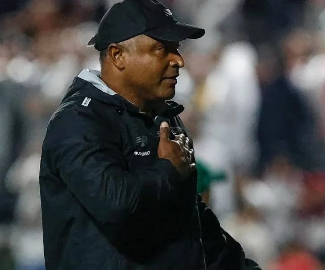 São Paulo vence Chapecoense na estreia de Roger Machado e assume a liderança