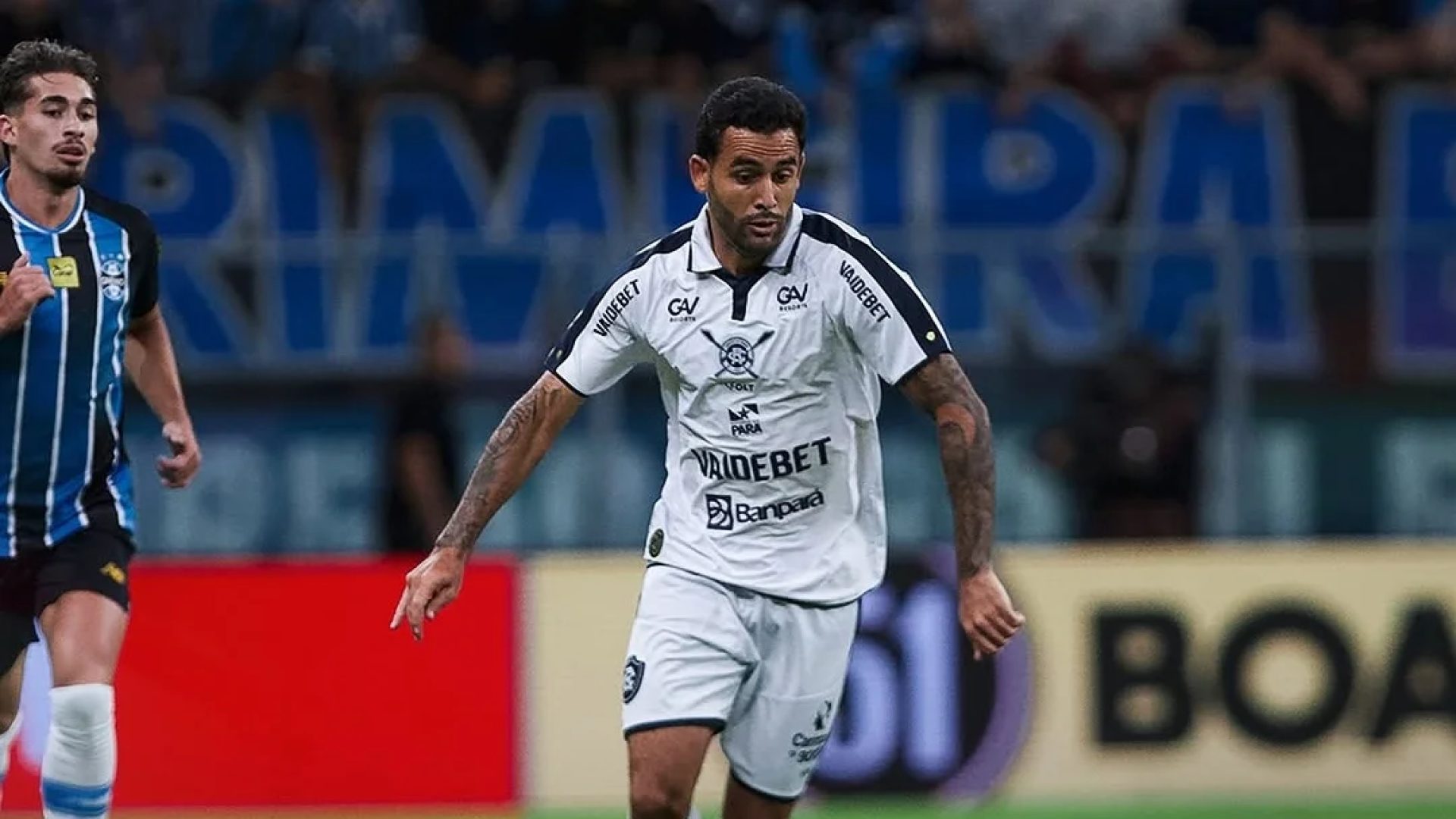Grêmio não aproveita expulsão de rival e empata sem gols com o Remo no Brasileirão