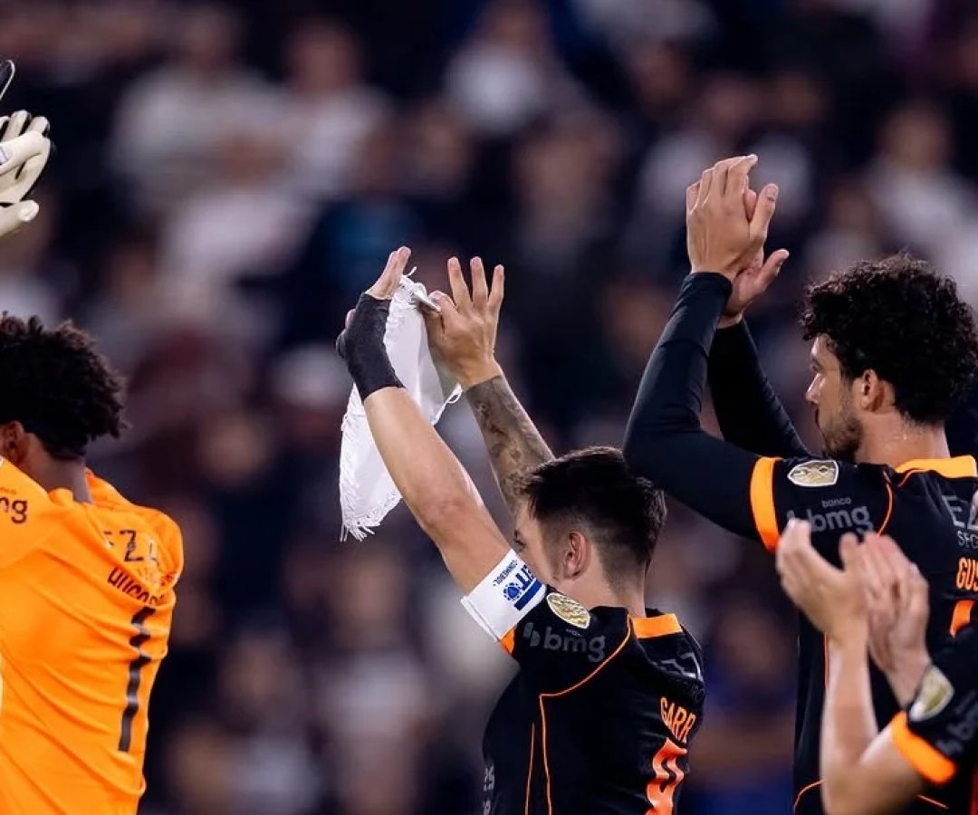 Corinthians vence Platense (2-0) na Argentina em sua estreia na Libertadores