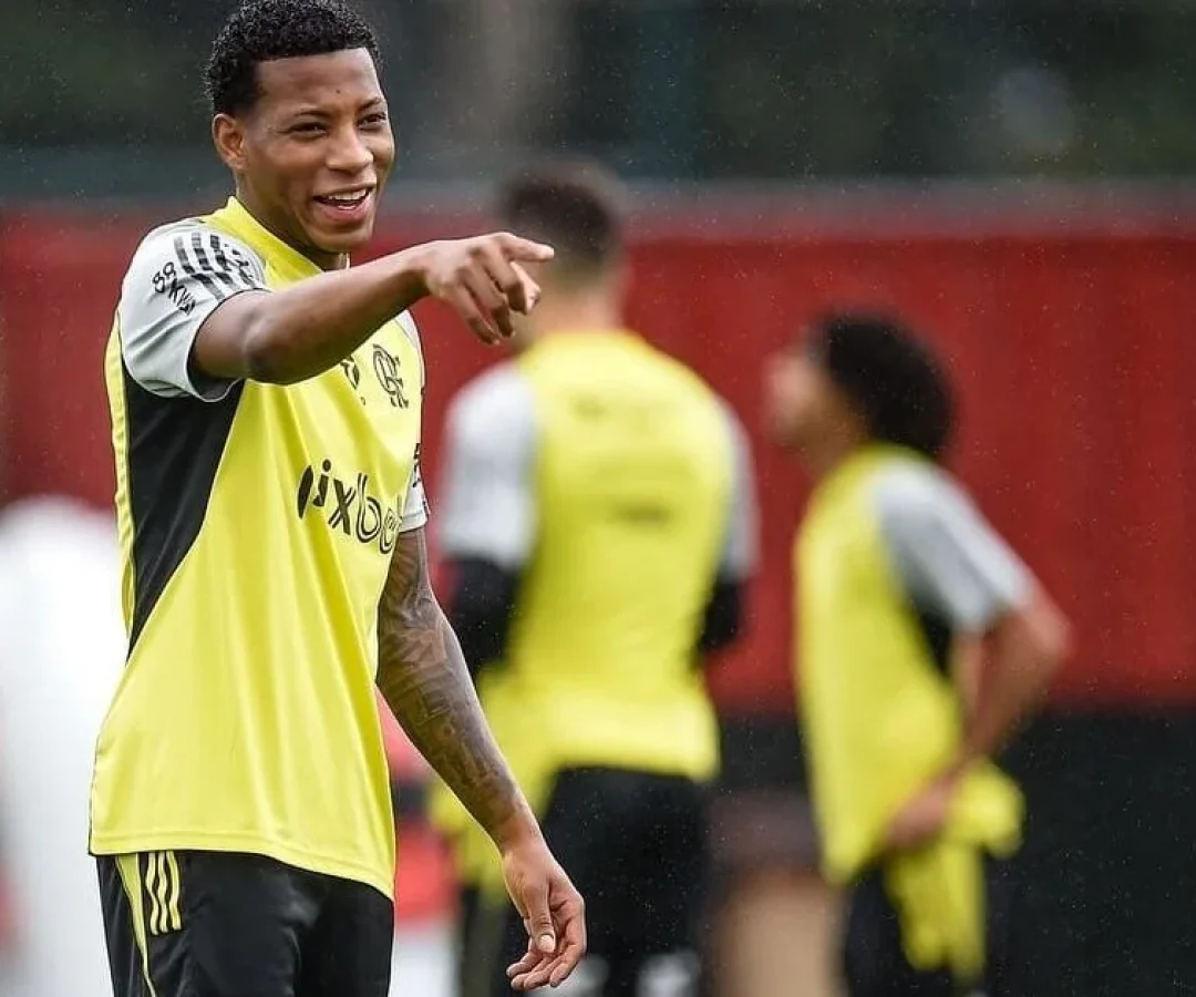 Plata desfalca Flamengo na ida da final da Recopa por expulsão diante do Racing