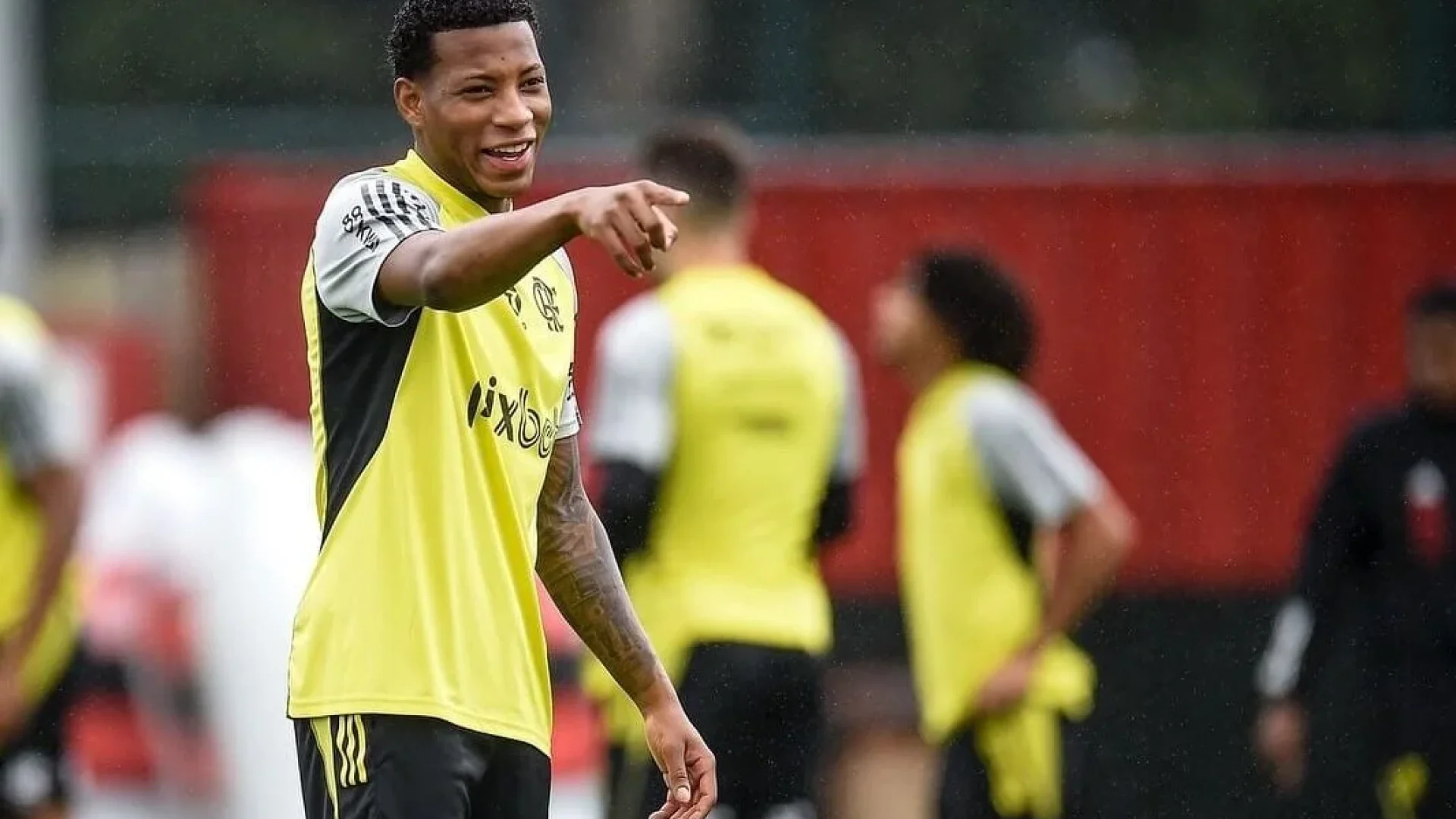 Plata desfalca Flamengo na ida da final da Recopa por expulsão diante do Racing