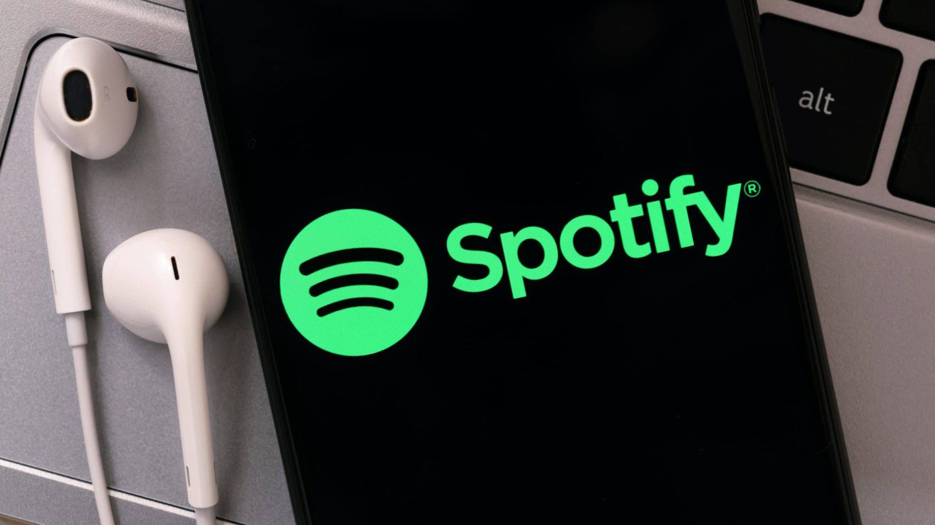 Indústria de ‘feats’ domina as mais ouvidas e bate músicas solo no Spotify