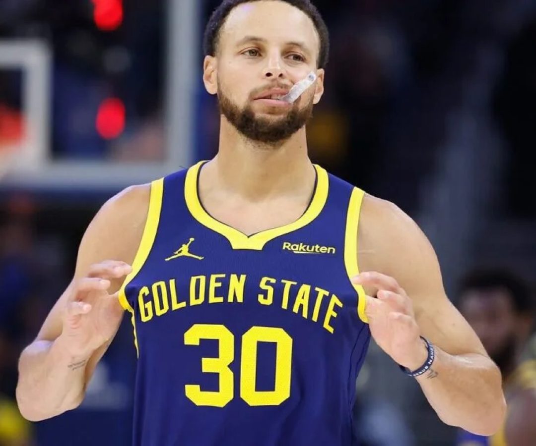 Curry faz 39 pontos no retorno aos Warriors, mas não impede derrota para Timberwolves