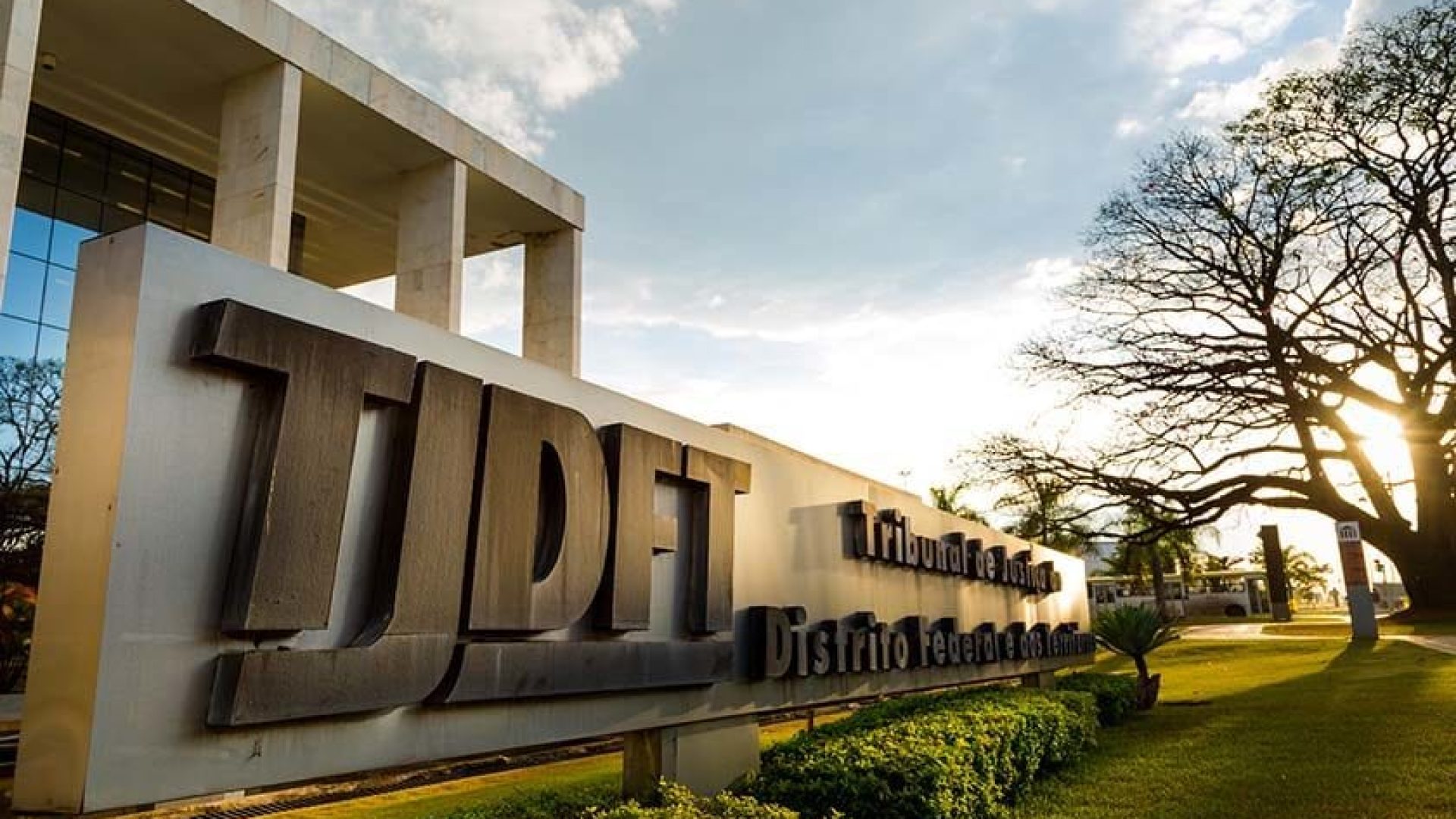 TJDFT mantém indenização contra academia por acidente em esteira