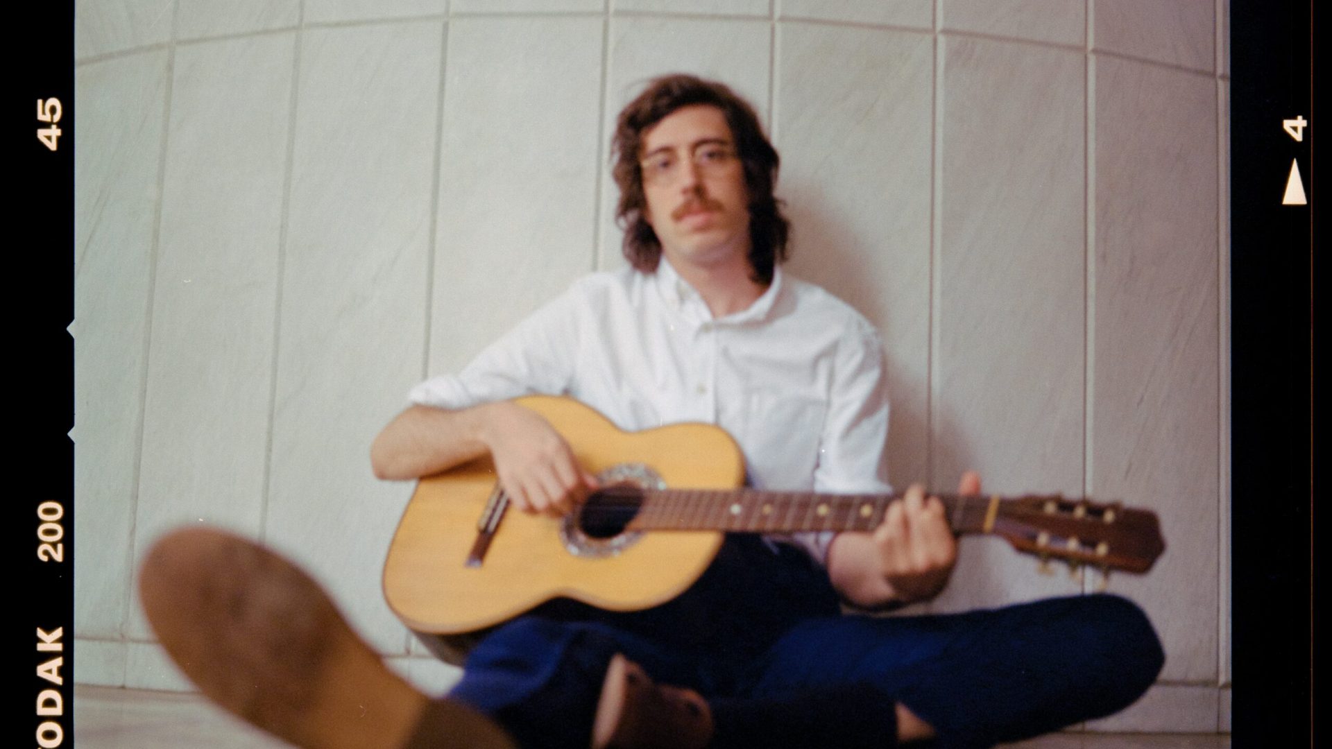 Tim Bernardes se apresenta em Brasília com seu segundo disco “Mil Coisas Invisíveis”