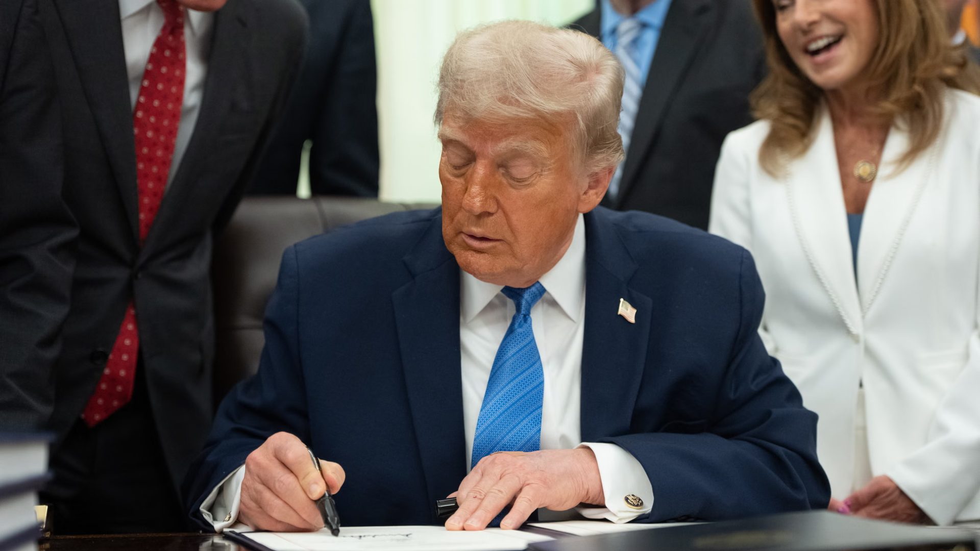 Trump-lei-orcamentaria-.jpg