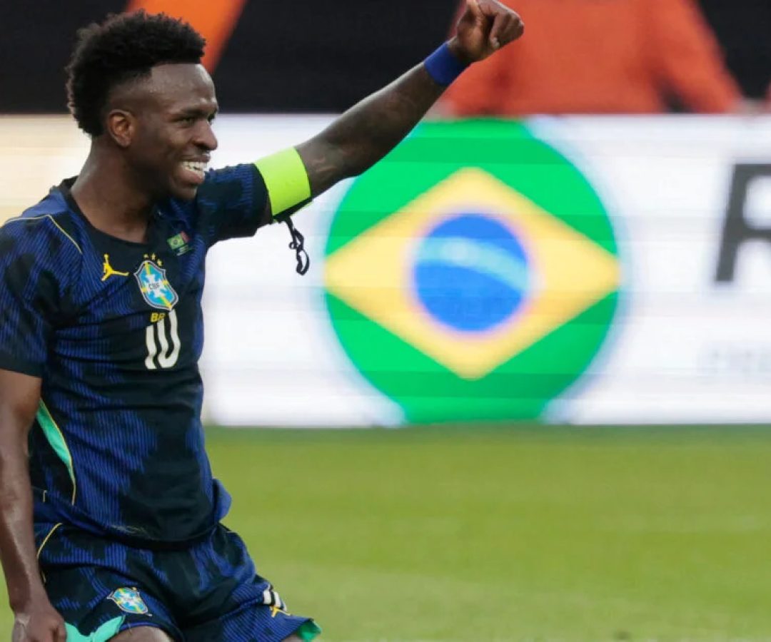 Definição de vagas para a Copa e amistoso do Brasil são destaques da terça de futebol
