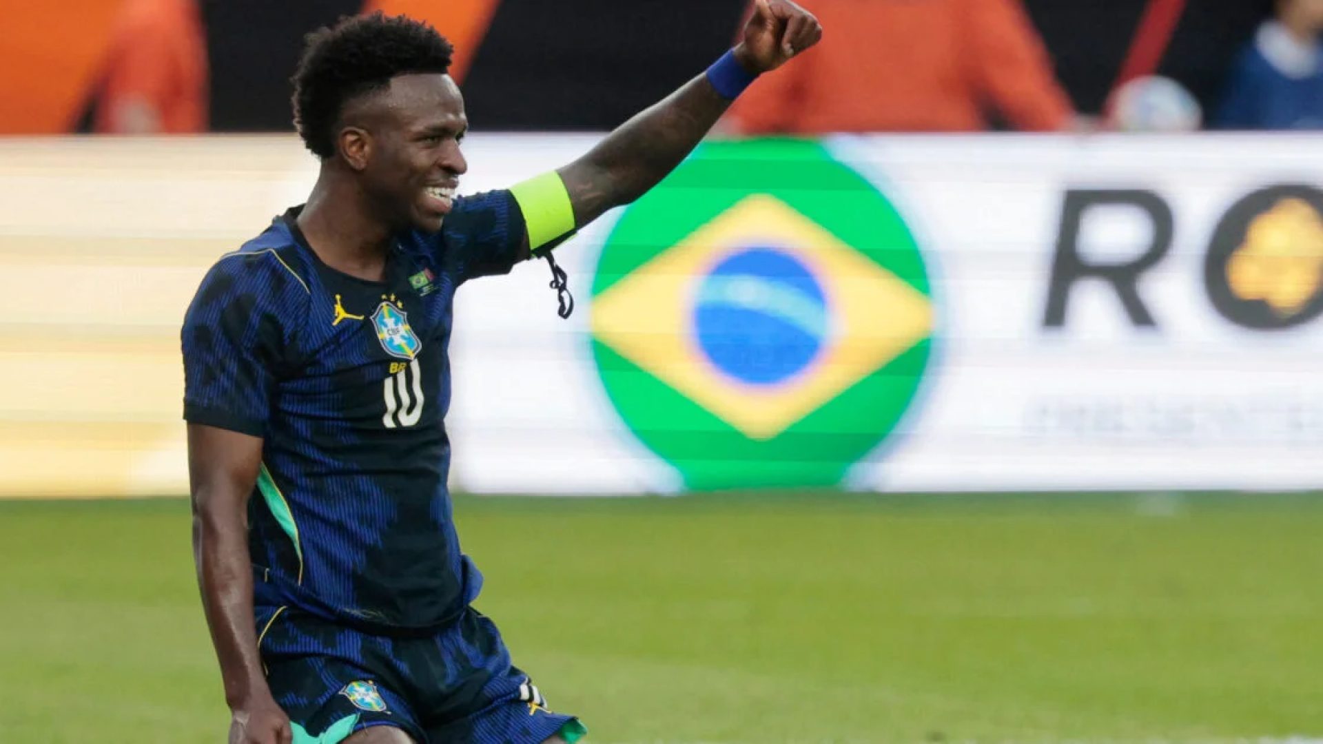 Definição de vagas para a Copa e amistoso do Brasil são destaques da terça de futebol