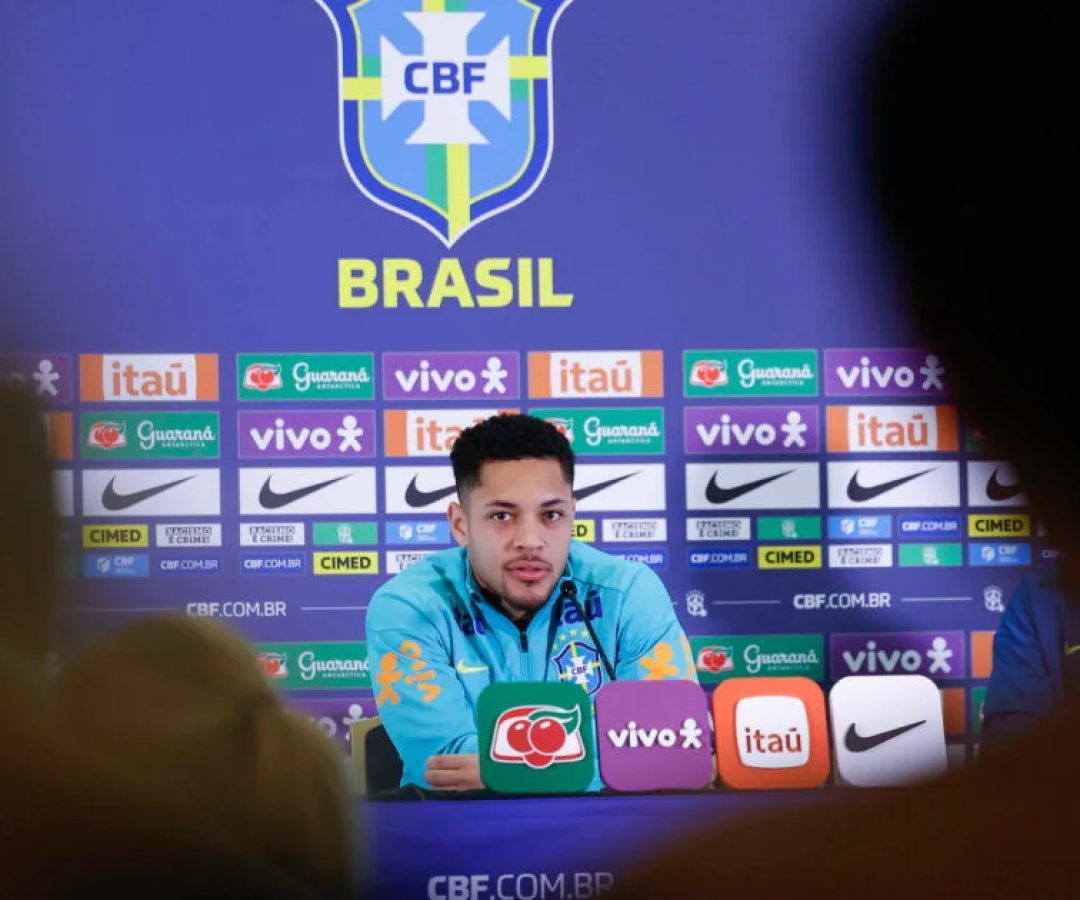 Vitor Roque exalta Abel Ferreira para chegar à seleção e nega discurso homofóbico
