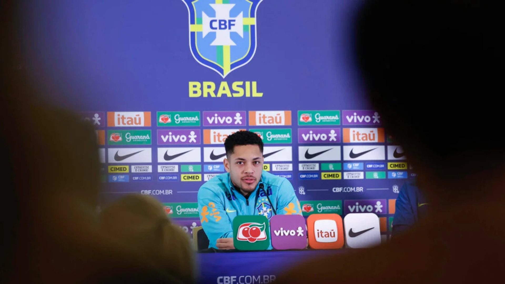 Vitor Roque exalta Abel Ferreira para chegar à seleção e nega discurso homofóbico